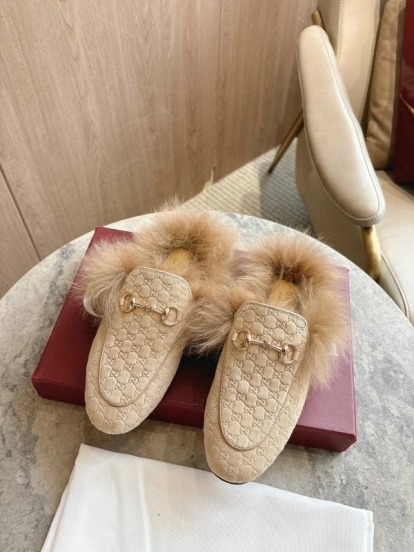 Gucci Fur Mule with Double G Pattern and Horsebit Detail - LY00340